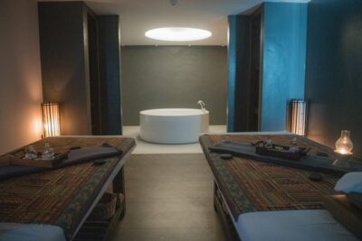1.5Hrs RelaxingWhole body with Herbcompress -Free Transportation - The one-hour herb-compress massage: where the work happens