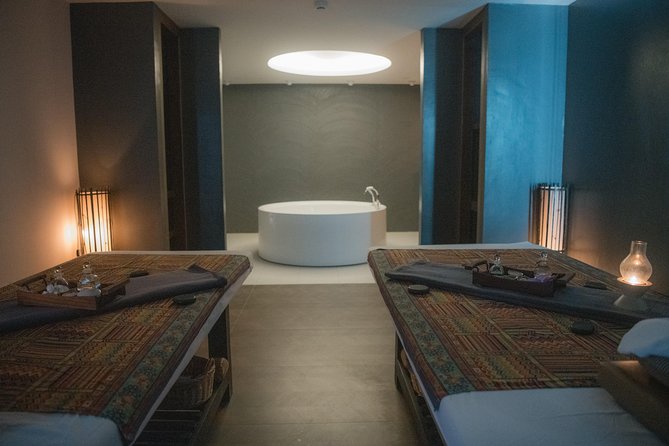 1.5Hrs RelaxingWhole body with Herbcompress -Free Transportation - The one-hour herb-compress massage: where the work happens