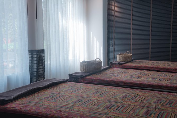 1 Hour Foot Relaxing - Free Transportation - Should You Book the 1-Hour Home Foot Massage?