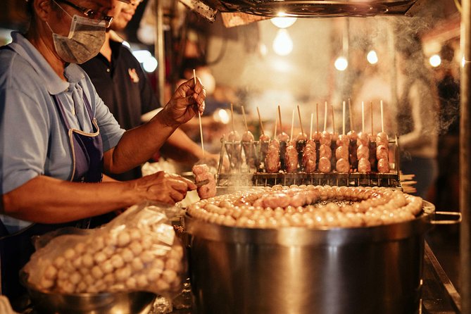 A Magical Evening in Chiang Mai: Private City Tour - Warorot Market (Kad Luang): street food and shopping without the rush