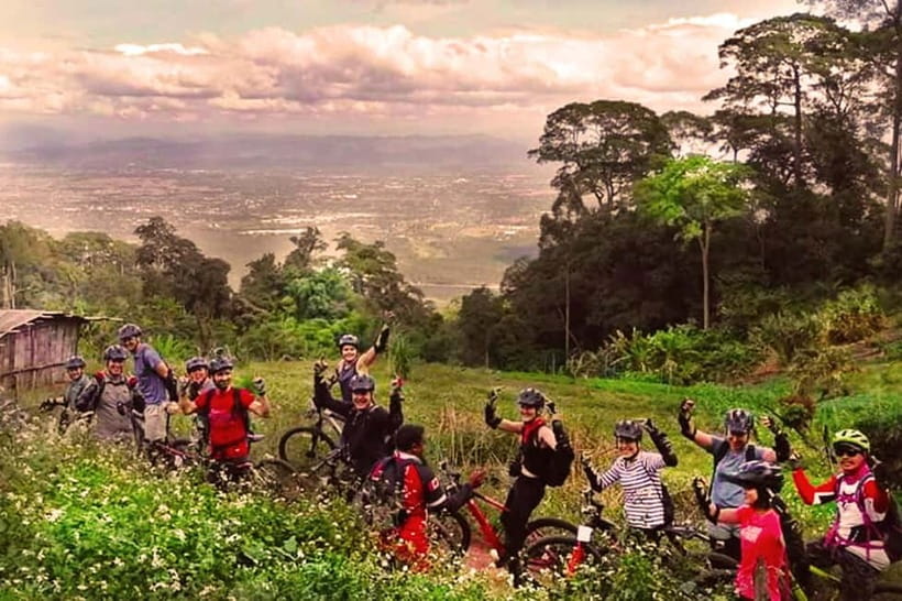 Chiang Mai: 20km Downhill Mountain Biking Challenge Suthep M - The pace: pickup at 9:30, then a climb, then you ride for real