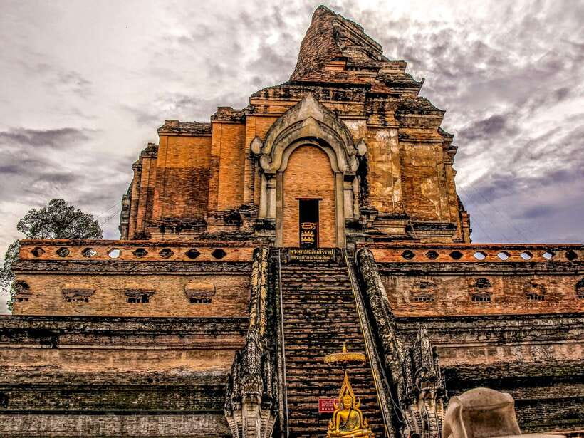 Chiang Mai: 3 Hour Old City and Temples Guided Walking Tour - Old City Temples on Foot: Why This 3-Hour Walk Works
