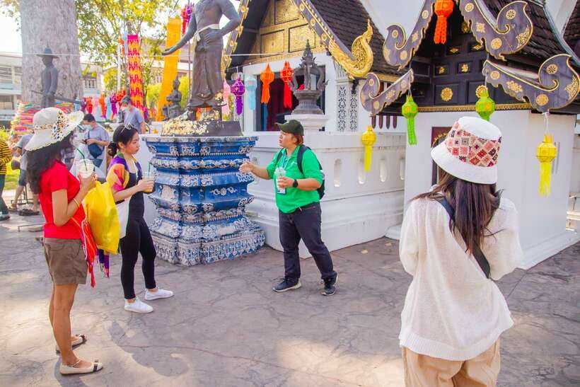 Chiang Mai: 3 Hour Old City and Temples Guided Walking Tour - Dress Code and Temple Etiquette: Cover Up Without Stress