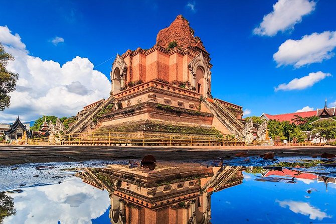 Chiang Mai Best City Tour with Doi Suthep & Iconic Temples - Guide style: how the explanations make the temples click