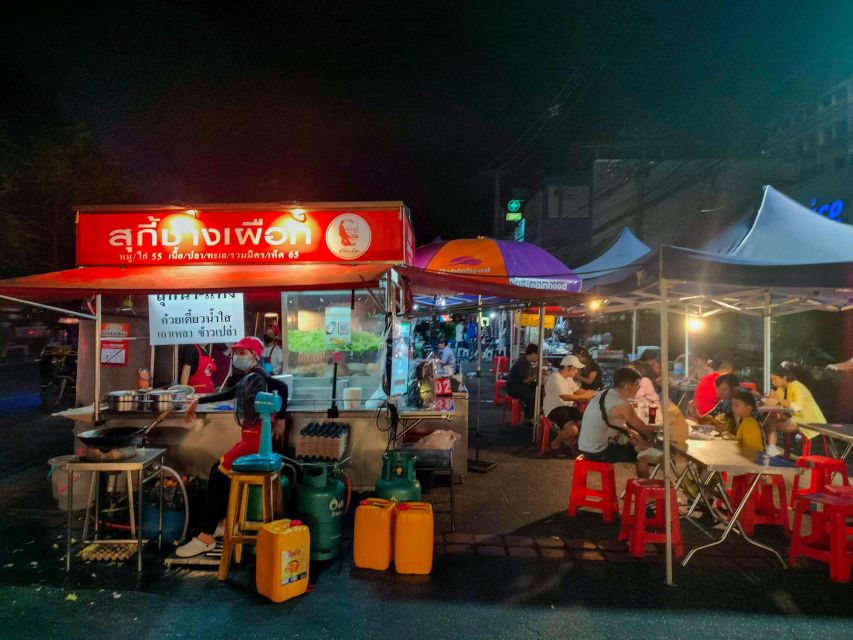 Chiang Mai: Chiang Mai Bar Hopping Guided Night Tour - Night-market start, jazz mid-point, riverfront finish