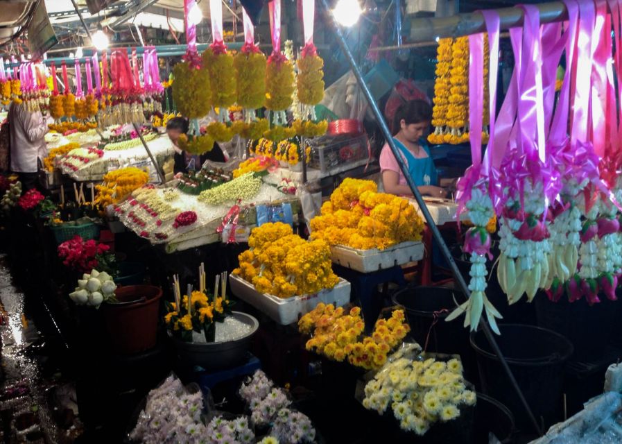 Chiang Mai: Chiang Mai Bar Hopping Guided Night Tour - Ton Lam Yai by river: quick stop, good energy