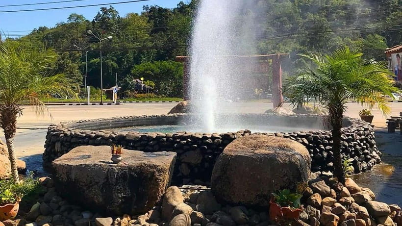 Chiang Mai: Chiang Rai Temples, Golden Triangle & Boat Tour - Hill Tribes, Karen Village, and the Ethics Question (Handled the Smart Way)