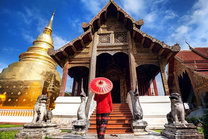 Chiang Mai City Tuk Tuk Tour - Half Day - Wat Sri Suphan (Silver Temple): silver details without the intimidation