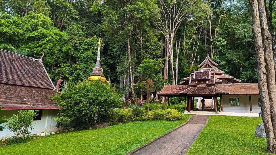 Chiang Mai: Doi Suthep and Wat Pha Lat Temple Evening Tour - Guide quality: English explanations, stories, and how to get more out of your stop