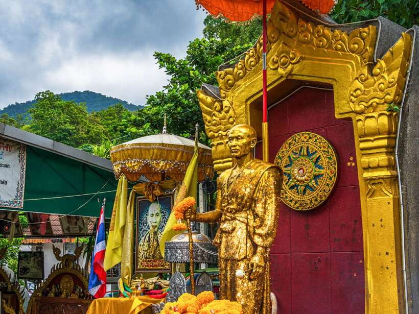 Chiang Mai: Doi Suthep, Wat Umong, and Pha Lat Sunrise Tour - Wat Umong: 1297 tunnels that slow your brain down