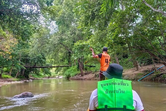 Chiang Mai Elephant Sanctuary Observation and Bamboo Rafting - Craft time at Joy Elephant Sanctuary: a souvenir that fits the lesson