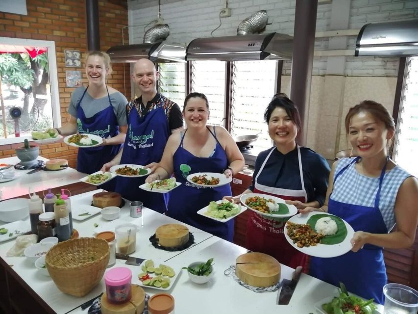 Chiang Mai: Evening Cooking Class and Local Market Visit - Picking your menu: the stir-fry, soup, and appetizer choices