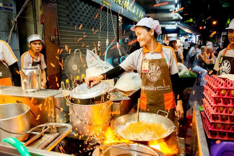 Chiang Mai: Evening Sightseeing and Local Food Guided Tour - Key points worth showing up for