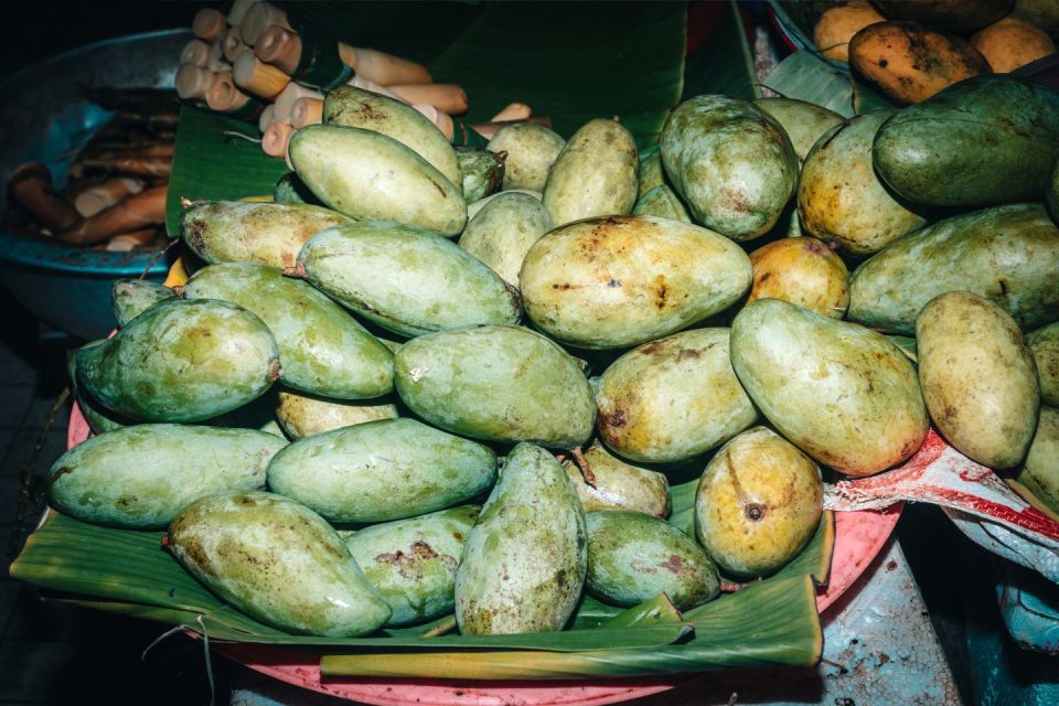 Chiang Mai: Food Tour by Songtheaw Truck with 15+ Tastings - Wat Lok Molee to a Private Songthaew: The Start That Sets the Tone
