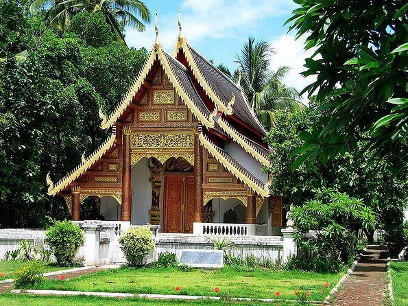 Chiang Mai: Historic Old City Bike Tour - Morning or Night - Entering Chiang Mai’s Old City by bike instead of on foot