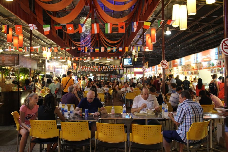 Chiang Mai: Kalare Night Bazaar Boxing Stadium Muay Thai - The show schedule: when to go and how long the night can feel