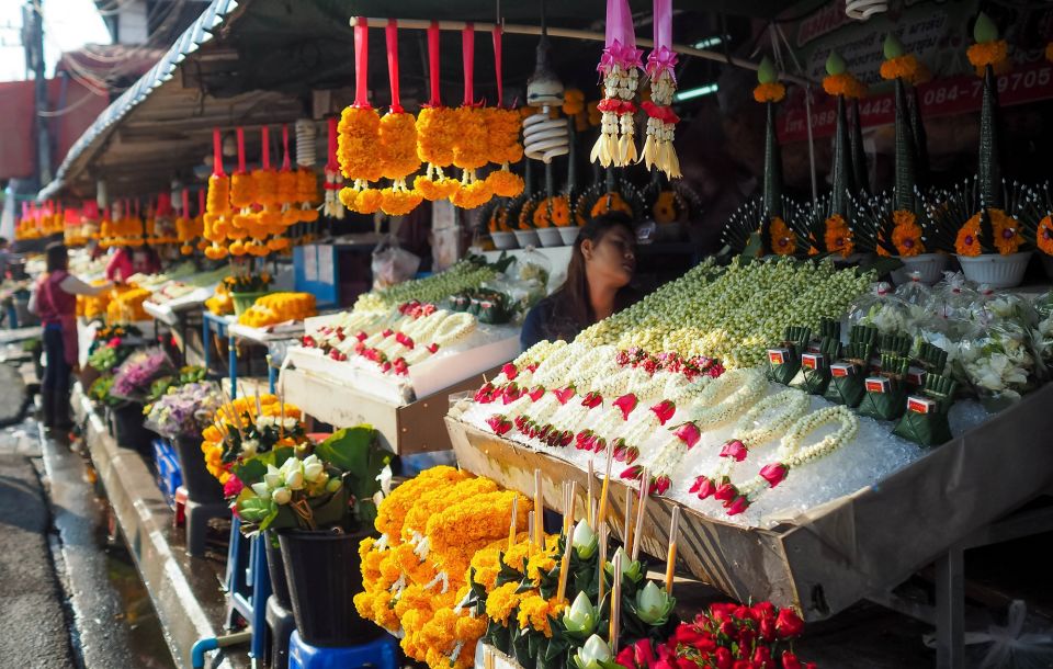 Chiang Mai: Local Food and Markets Guided Walking Tour - Meeting at Chansom Memorial Bridge (Khua Khaek) and Timing Smarts