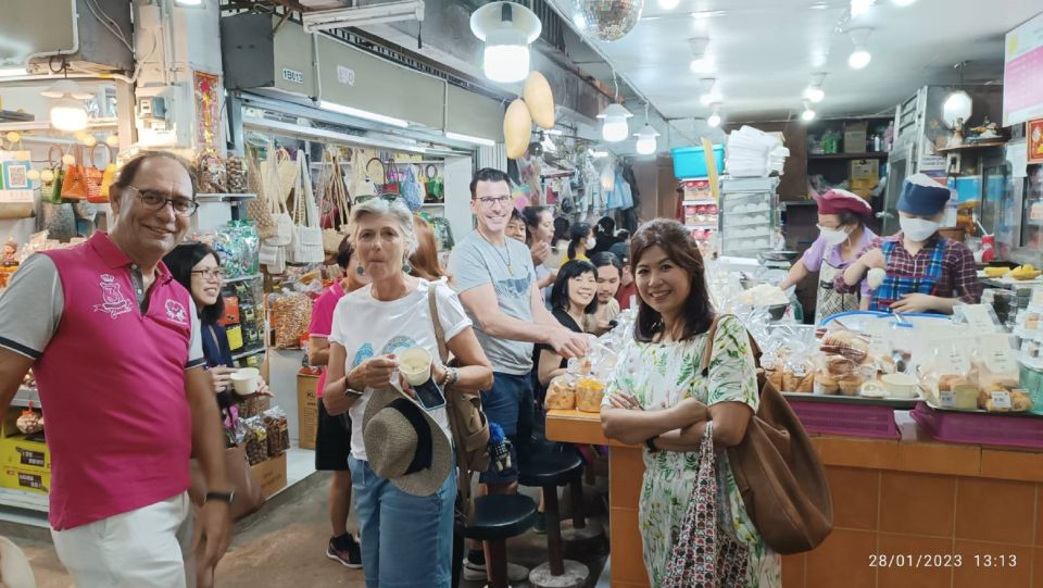 Chiang Mai: Local Food and Markets Guided Walking Tour - Stop 1: Lung Khajohn Wat Ket and Khao Kriab Pak Moh Dumplings