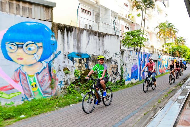 Chiang Mai Night Bike Tour - Stop 1: Discova shop near Chiang Mai Gate (the quick setup that matters)
