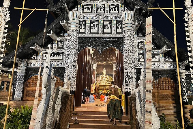 Chiang Mai Temples and Market Tuk-Tuk Evening Night Tour - Stop 4: Wat Lok Molee outside the old walls