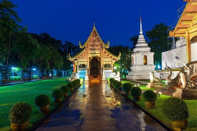 Chiang Mai Temples and Market Tuk Tuk Night Tour - Where you meet and how the timing usually feels