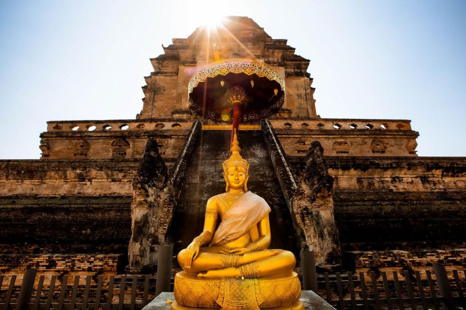 Chiang Mai: Temples and Street Food Night Tour by Tuk Tuk - Wat Chedi Luang: the Big Stupa temple at night