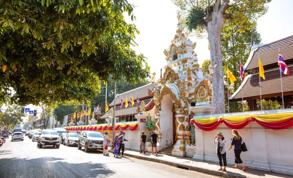 Chiang Mai: Temples and Street Food Night Tour by Tuk Tuk - Wat Phra Singh: Lanna architecture and calm gardens