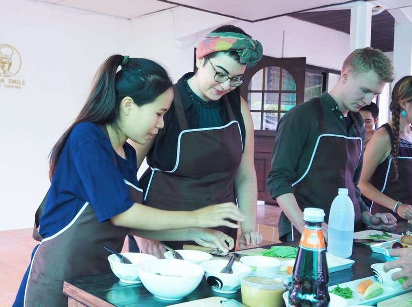Chiang Mai: Thai Cooking and Market Tour with Lanna Smile - The sweet and the snack: dessert plus appetizers