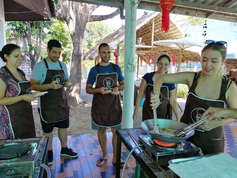 Chiang Mai: Thai Cooking and Market Tour with Lanna Smile - The fresh market tour: where flavor begins