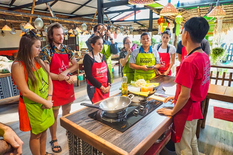 Chiang Mai: Traditional Thai-Akha Cooking Class& Market Tour - What kind of traveler should book this?