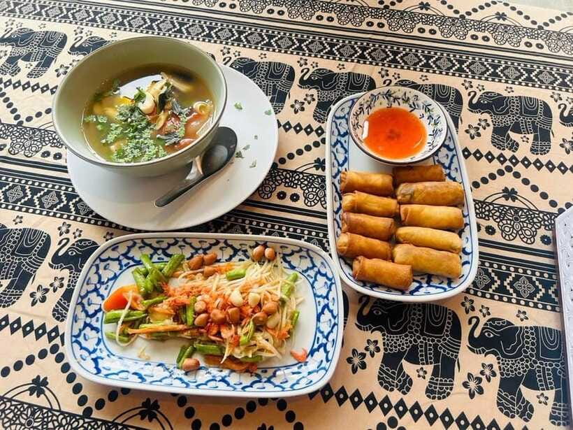 Chiang Mai: Traditional Thai Cooking Class with Market Tour - What the class includes (and why it’s good value)
