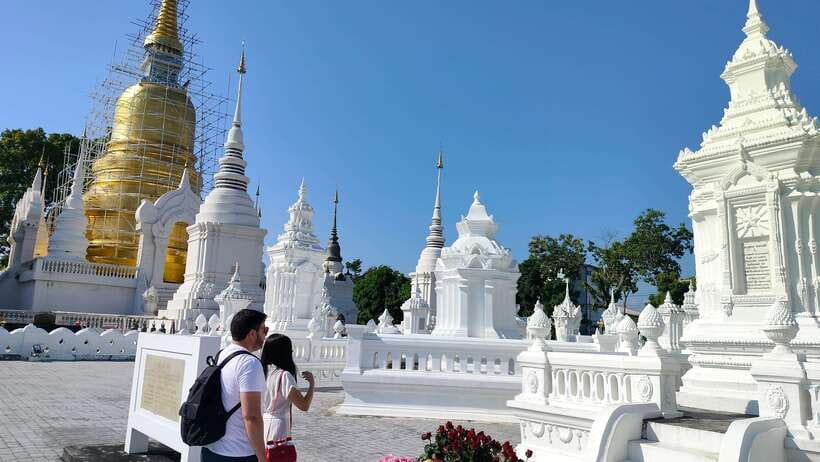 Chiang Mai: Tuk-Tuk Evening Tour with Temples & Street Foods - Price and value: what’s included, what costs extra, and why it still makes sense