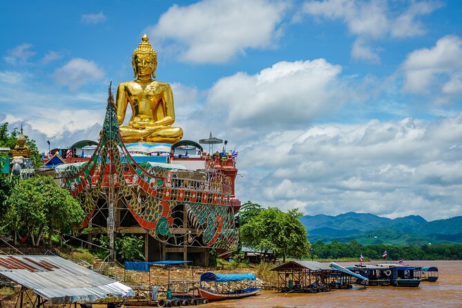 Chiang Rai White Temple, Blue Temple and more from Chiang Mai - Chiang Rai Temples in One Day: The Big Trade-Off