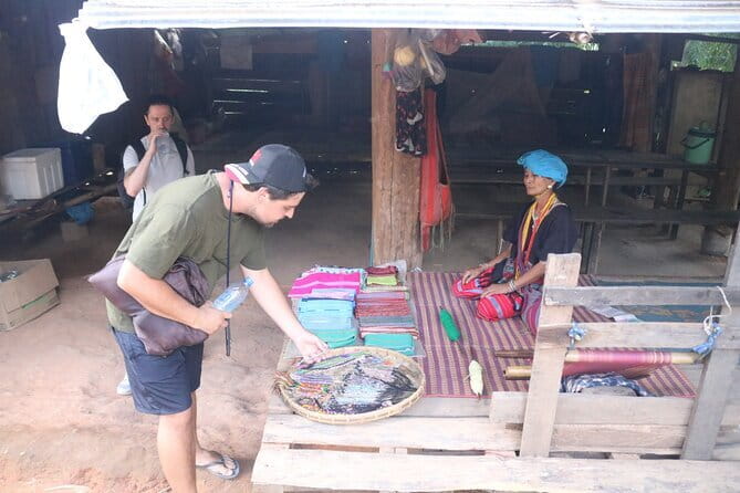ChiangMai 1DayTour:Elephant Sanctuary,king&queen pagoda,waterfall - Hotel pickup and the Karen Hill guide touch
