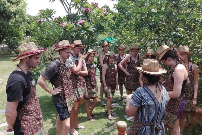 Cooking Evening Class Chiang Mai Visit Organic Garden and Market - Organic Garden Stop: Why the Herbs Matter