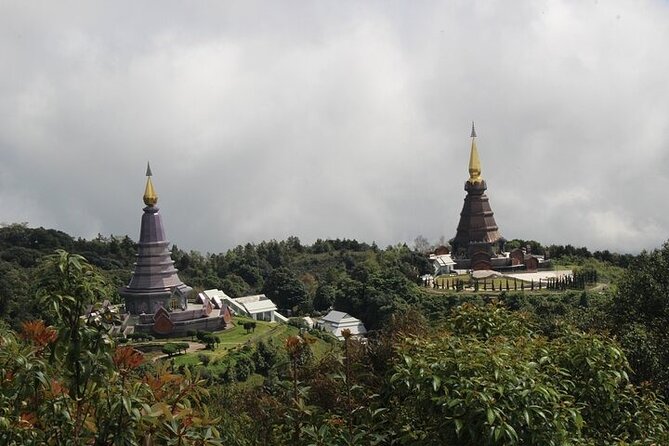 Doi inthanon National Park + 2Hour Fantastic Trekking with Lunch - The twin pagodas: why they matter and where the time goes