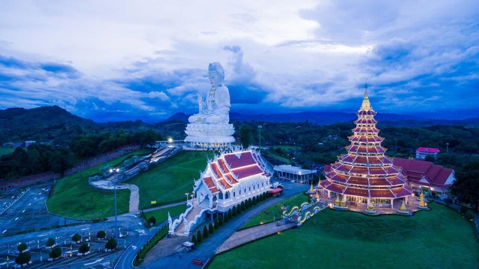 From Chiang Mai: Chiang Rai's Temples Exploration Day Trip - Guides Matter: Clear Explanations and Real-Time Problem Solving