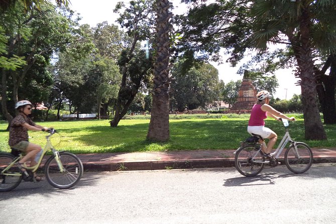 Half-Day Colors of Chiang Mai Biking Tour - Stop 2: Wat Pa Ngio and the Big Buddha Explanation