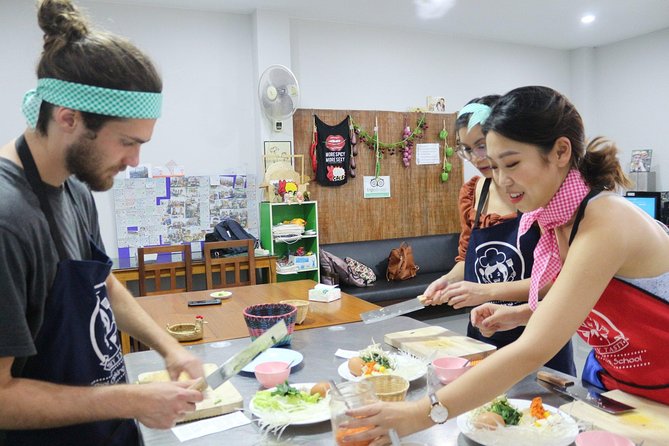 Half Day Evening Cooking Class with Market Tour in Chiang Mai - Kad Kom Market shopping: the best kind of warm-up