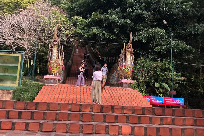 Half Day Morning Wat Pha Lat & Wat Phra That Doi Suthep Tour - Key Things to Know Before You Go
