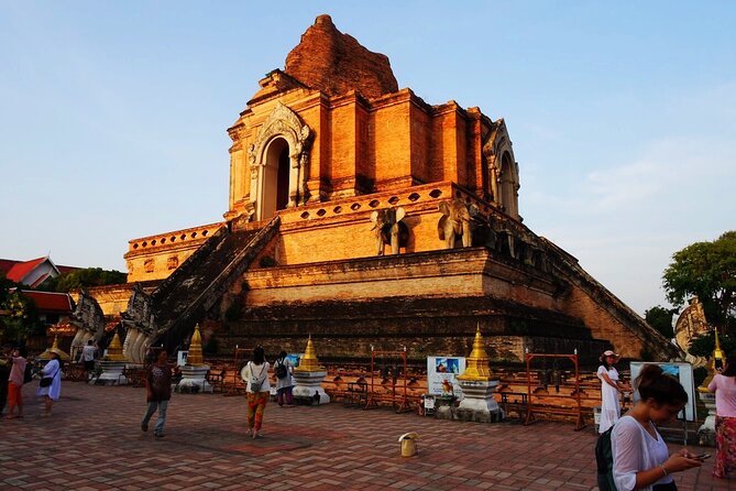 Half-Day Private Night Tour by Tuk Tuk in Chiang Mai City - Stop-by-stop: what you’ll see and how to enjoy it