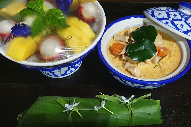 Half-Day Yoga, Meditation, and Thai Cultural Immersion in Chiang Mai - The cultural finish: Wat Phra That Doi Saket and a local market