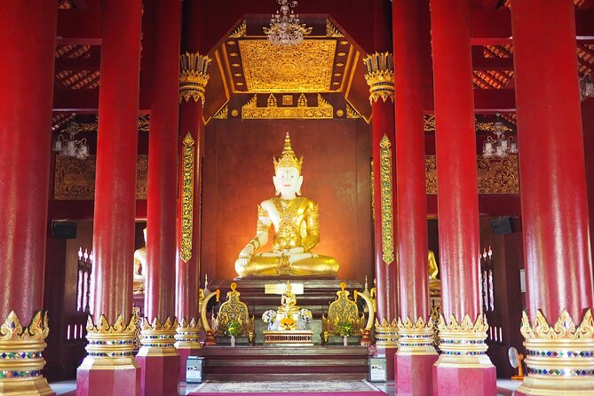 Lady Driver and Guide - Wat Sri Suphan: the silver temple stop that changes the vibe