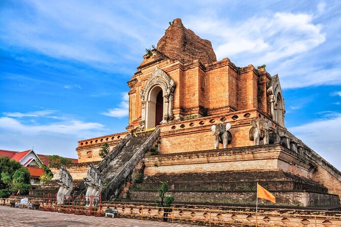 Long Neck Village, Silver Temple & Chiang Mai Top Cultural Sites - Stop 1: Wat Sri Suphan (Silver Temple)