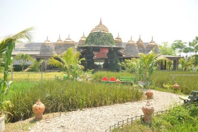 Morning Cooking Class in Organic Farm with Local Market Tour - Somphet Market: how to shop for Thai flavor (not just snacks)