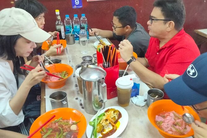 Taste of Chiang Mai: Michelin Guide Street Food Small Group 2Hr - How the Guide Commentary Changes Your Bite (Not Just Your Photos)