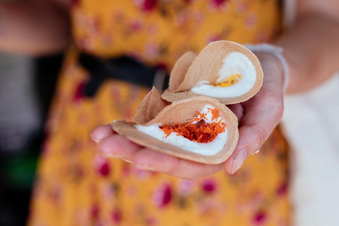 The 10 Tastings of Chiang Mai With Locals: Private Street Food Tour - Wat Mo Kham Tuang: temples with real architecture details